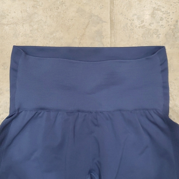 CALIA Ruched Cropped Capri Legging - Picture 2 of 7